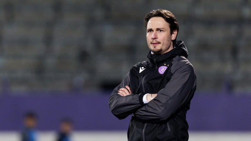 Young Violets retain successful coach Uhlig