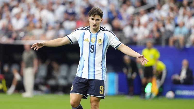 Top striker wants move: "I'm out!"