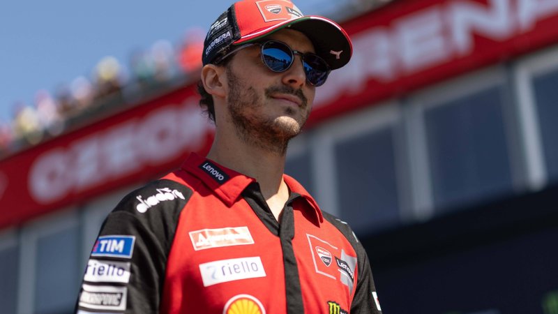 Two-time MotoGP World Champion seals move to Aprilia
