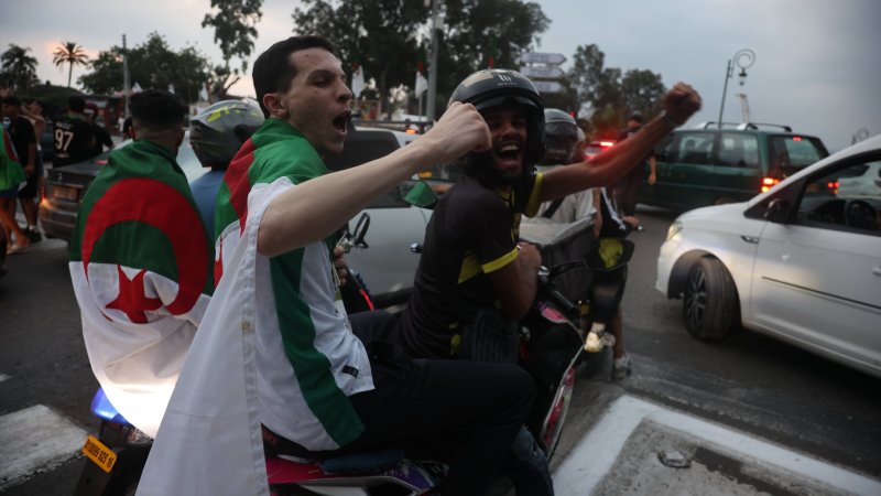 Completely bizarre! Algeria fans celebrate Austria's equalizer