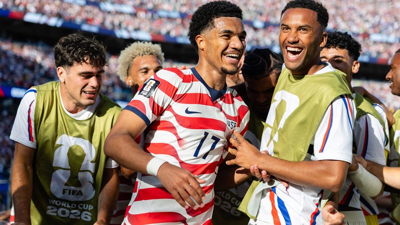 VIDEO: USA don't falter even a man down