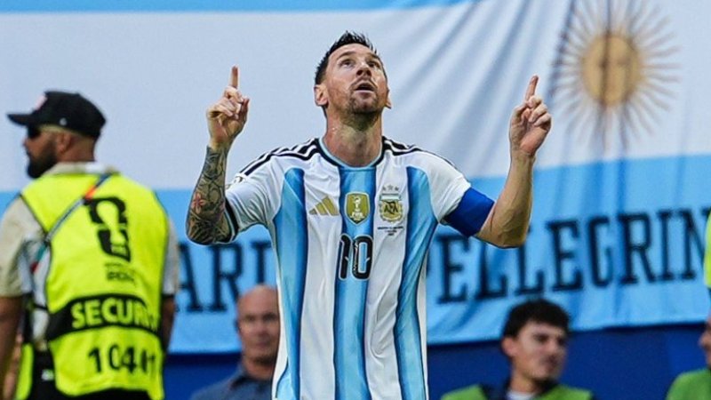 20 Goals, 30 Games! Messi breaks two milestones