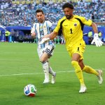 After World Cup exit: Vozinha swaps jersey with Messi