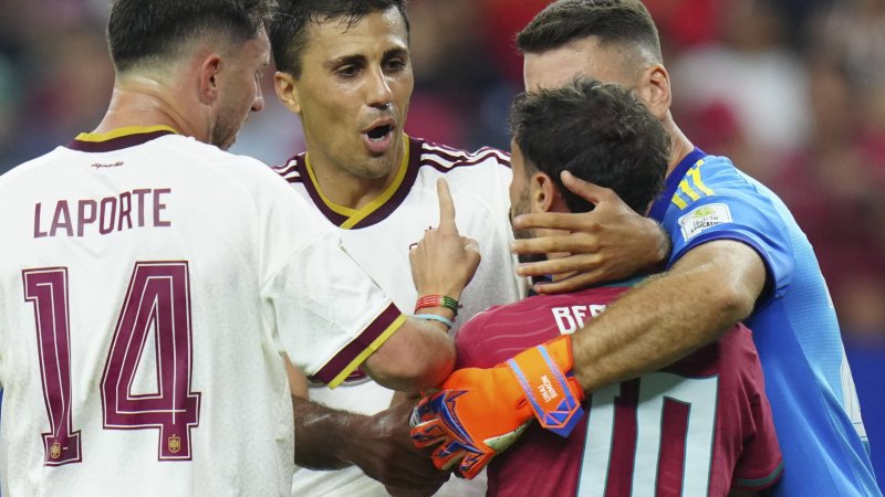 Rodri apologizes to Bernardo Silva after World Cup match