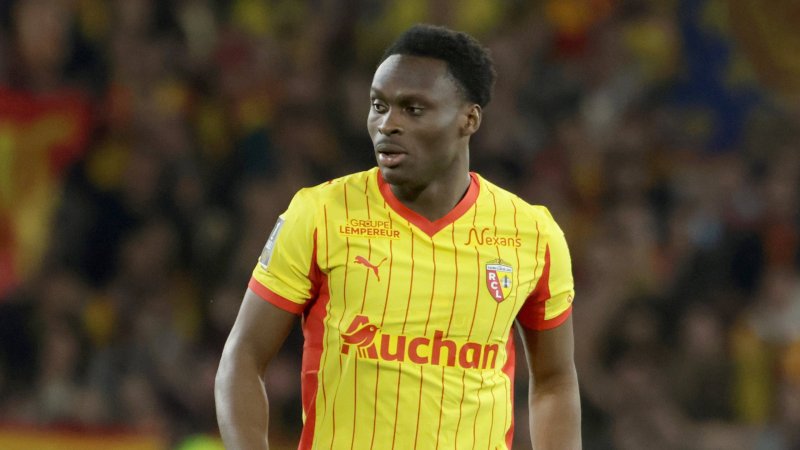 Hazard becomes Baidoo's teammate