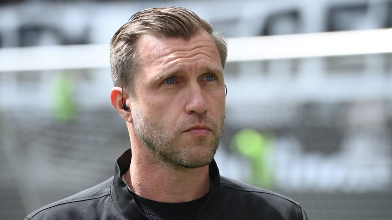 Negotiations Underway: Will Hütter's Club Sign a Bayern Talent?