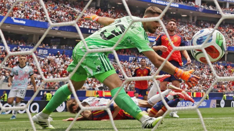 Record Extended, but: Unai Simón Finally Beaten