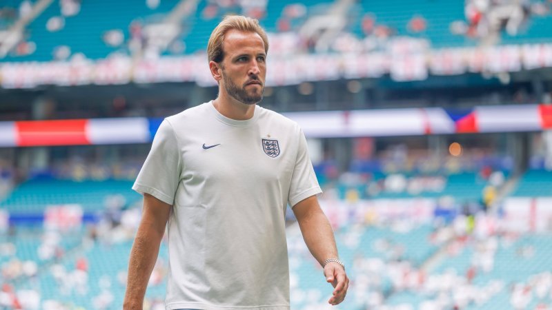 "Tries to get the best out of us" - Kane defends Tuchel