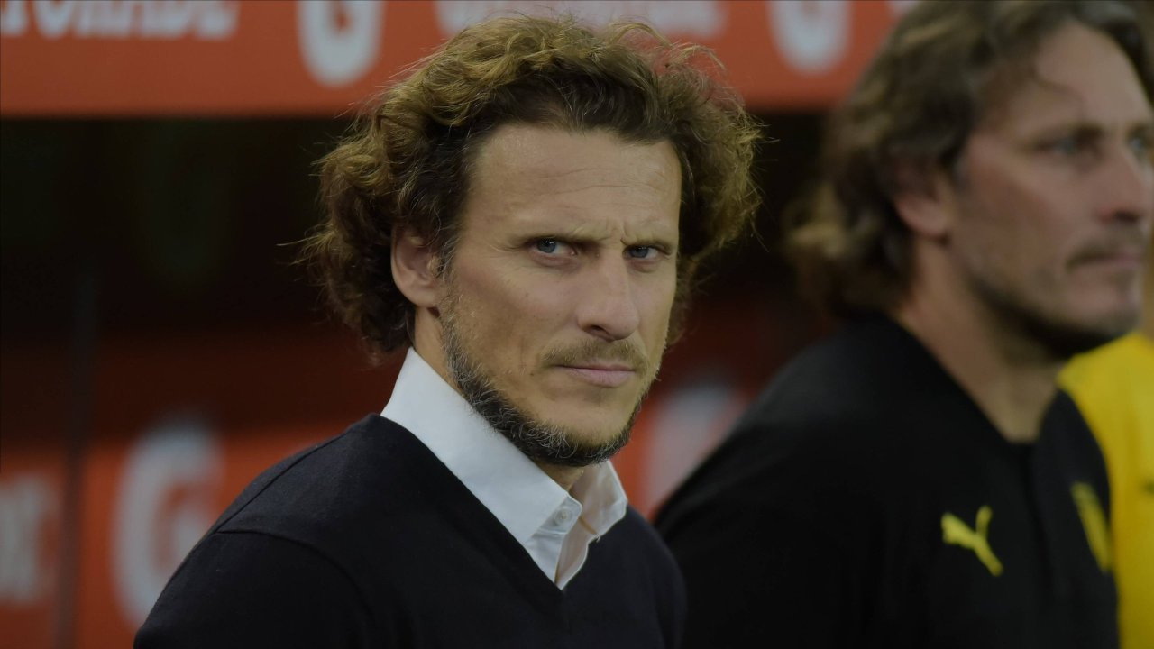After World Cup Debacle: Will Ex-Striker Forlán Take Over Uruguay?