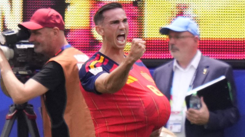 Lucky Charm! With him, Spain is undefeated in 49 matches