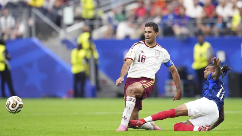 No Red for Olise? Referee Expert Assesses Scene