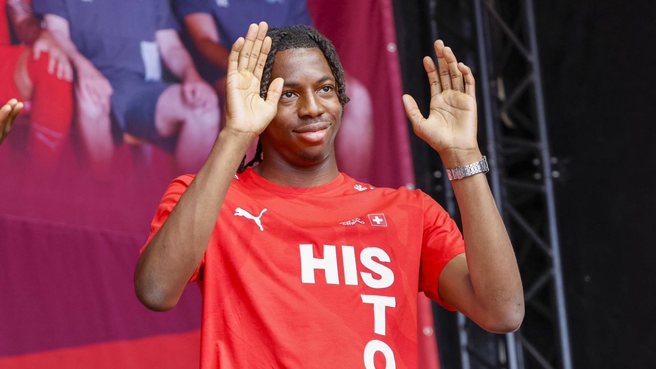 Windfall for Freiburg: Manzambi signs in England