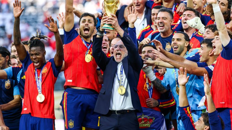 Spain's De la Fuente: "This Generation is a Role Model"