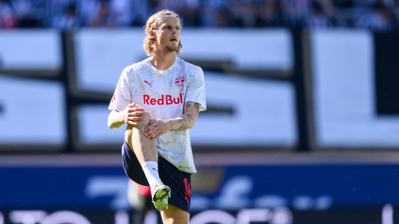 Salzburg lets two dropped players train again