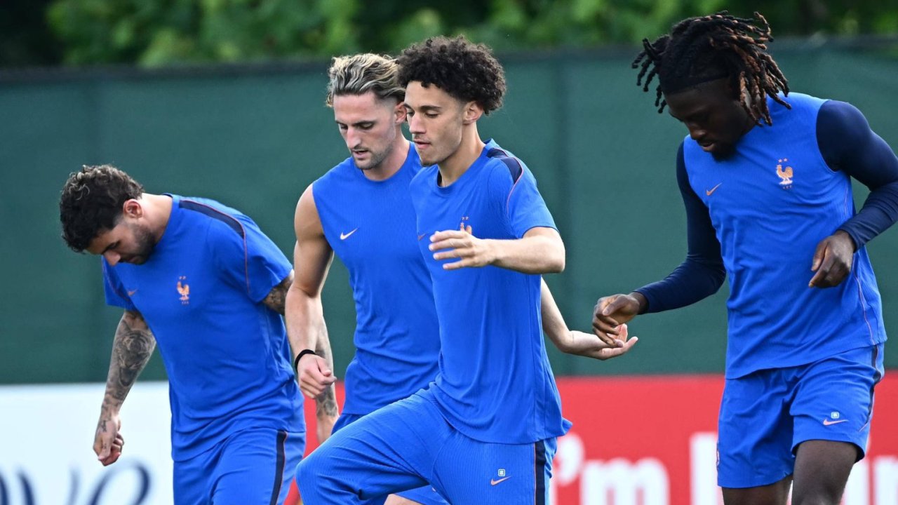Done Deal! PSG signs French international