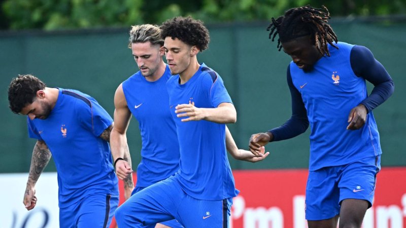 PSG Nearing Deal for French International