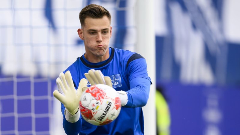 Confirmed! Ex-Blau-Weiss Keeper Leaves Manchester United