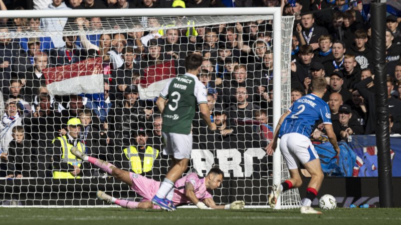 Stellar Sallinger in Goal: Hibernian Wins at Rangers