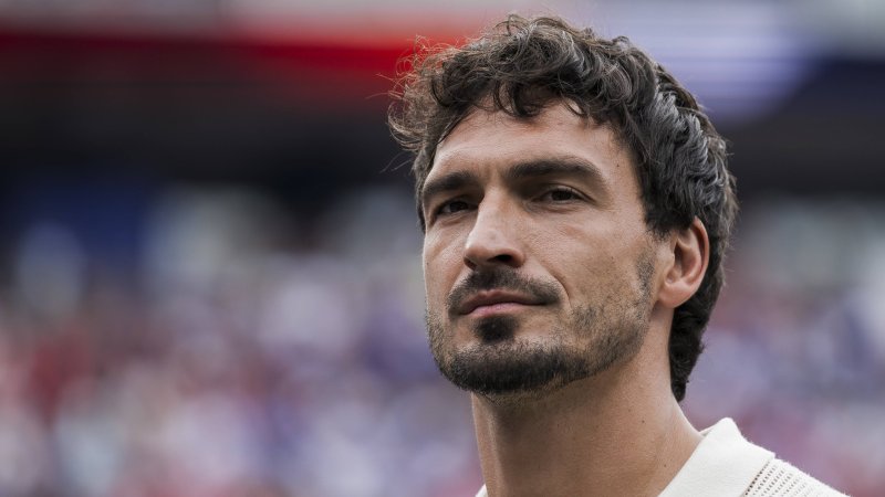 Former World Champion Slams Infantino