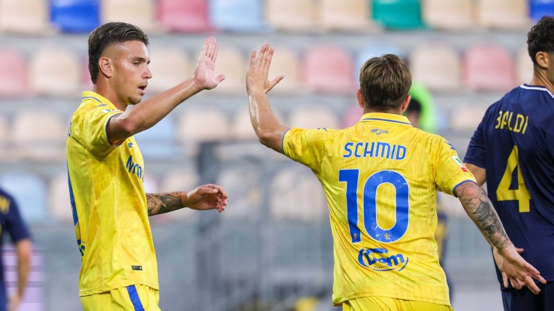Schmid Debut: Frosinone Celebrates Clear Coppa Victory