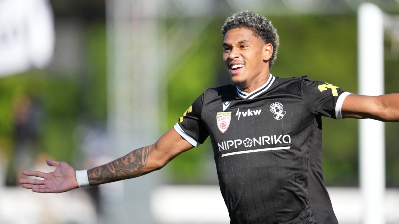 SW Bregenz celebrates home win against ten Graz players