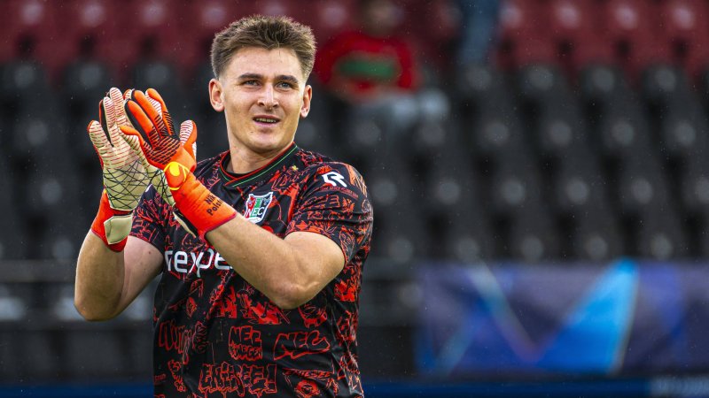 After Red Card: Austrian Goalie Polster Makes Champions League Debut