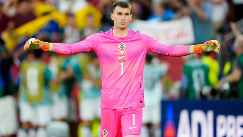 Official: Barca signs Croatian national goalkeeper