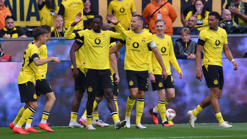 BVB celebrates comfortable opening win against HSV