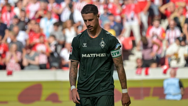 Werder captain Marco Friedl is annoyed: "That can't be right..."