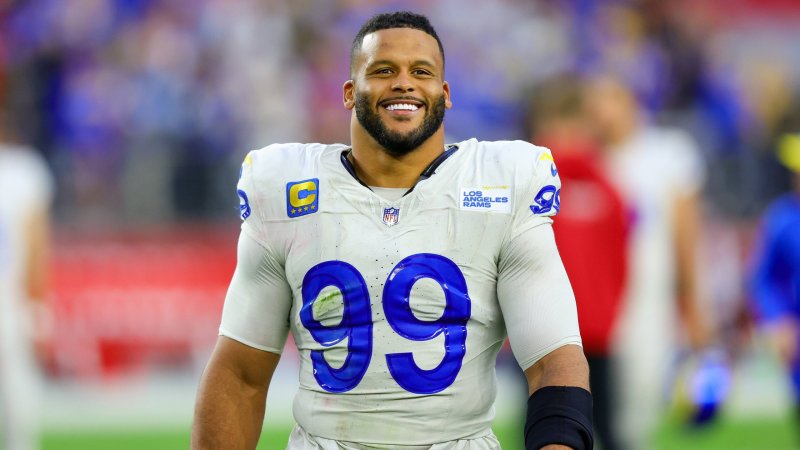 Confirmed: NFL Superstar Returns from Retirement