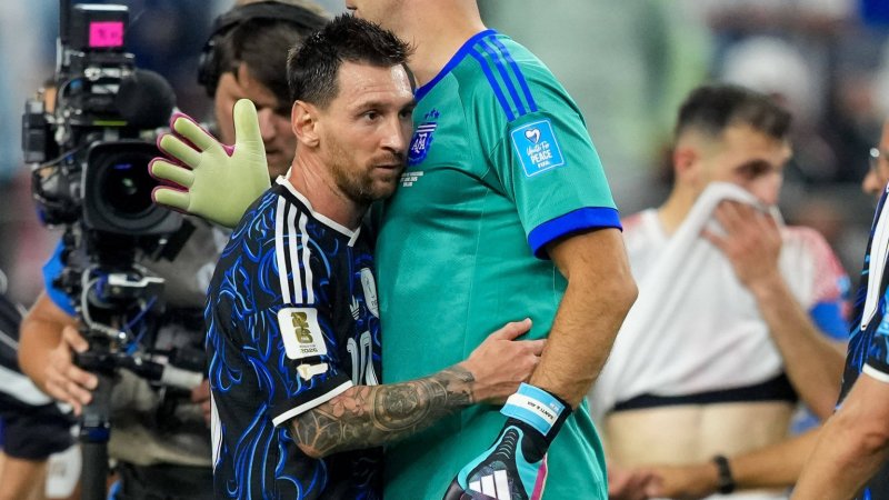 Lionel Messi Announces Retirement from National Team!
