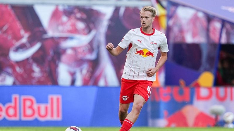 Is Salzburg signing a midfielder from RB Leipzig?