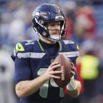Super Bowl QB injured just minutes after NFL season starts!