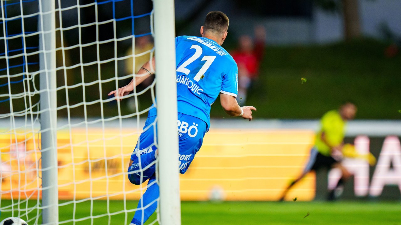 After Red Card: FAC Thrashes Liefering