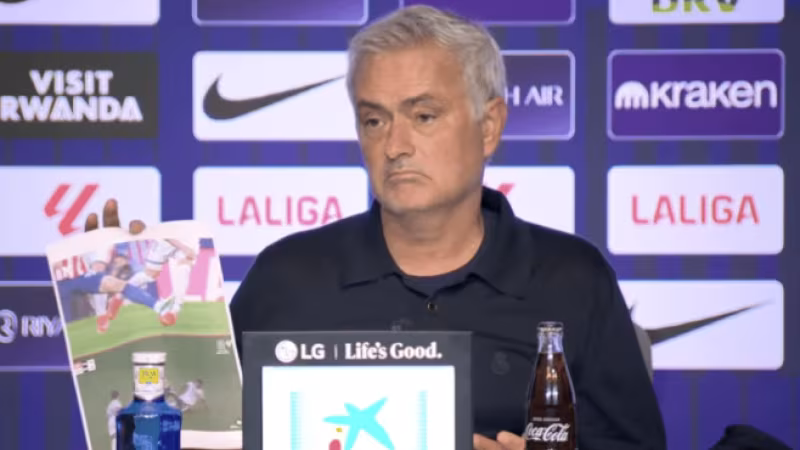 Mourinho Shows Images at Press Conference
