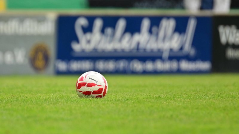 Bizarre! Goalkeeper deliberately concedes penalty