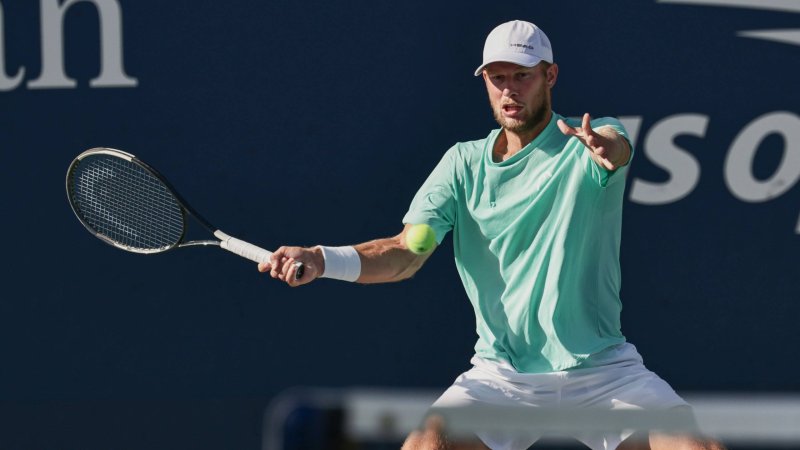 Oberleitner Reaches Quarterfinals in Hangzhou