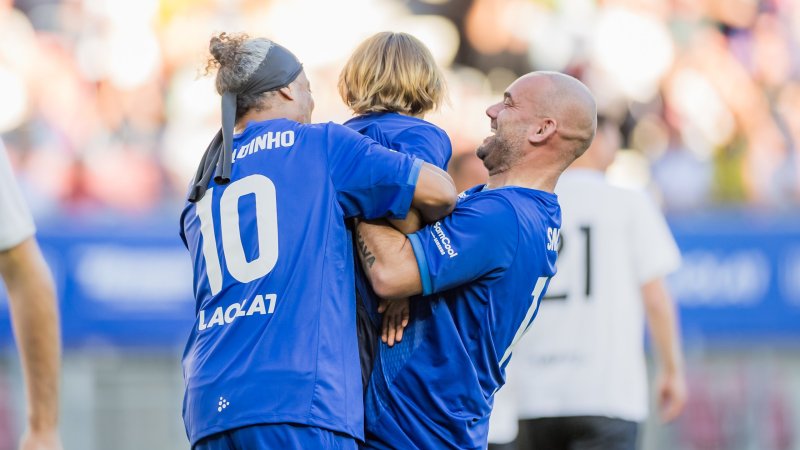 14-Goal Spectacle: Team Copa Pele Fights for Draw Against Ronaldinho