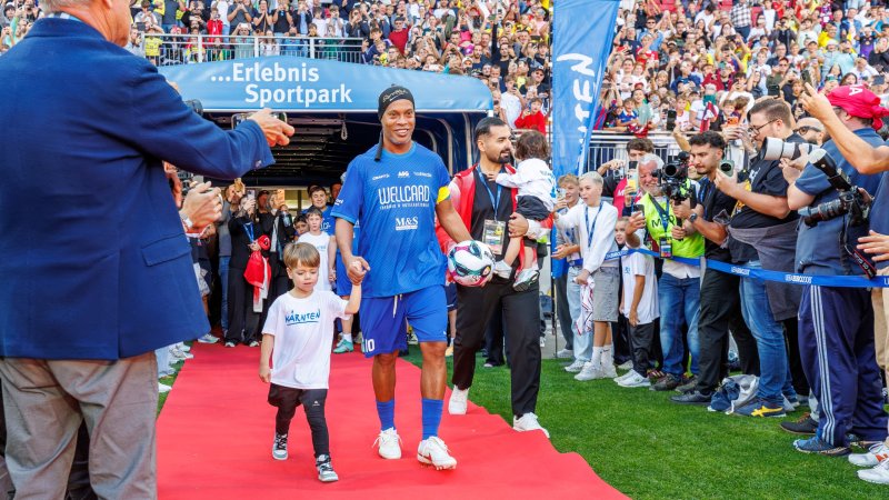 7:7 Thriller in Carinthia: Ronaldinho & Friends Thrill Fans