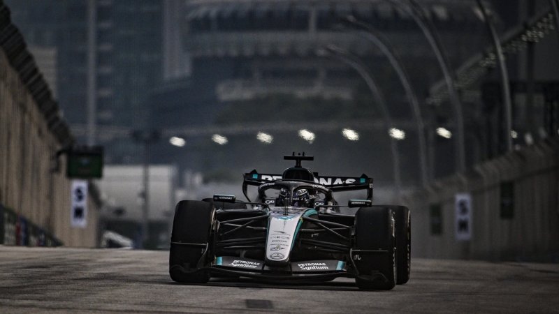 Russell wins sole practice session in Singapore
