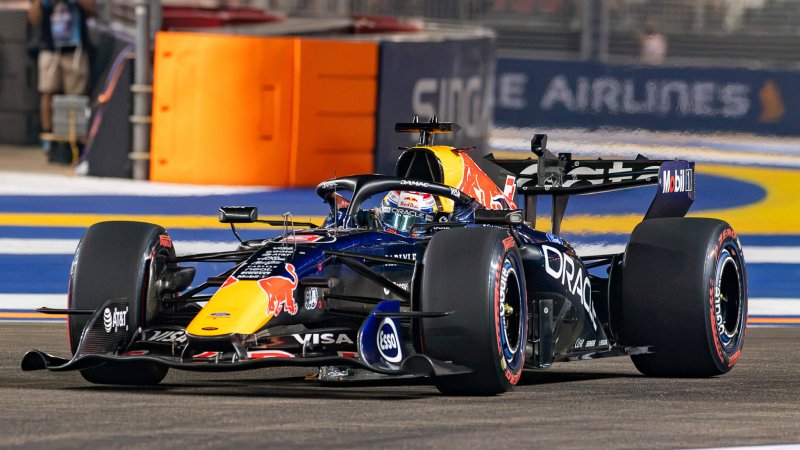 Verstappen cruises to lights-to-flag victory in Singapore