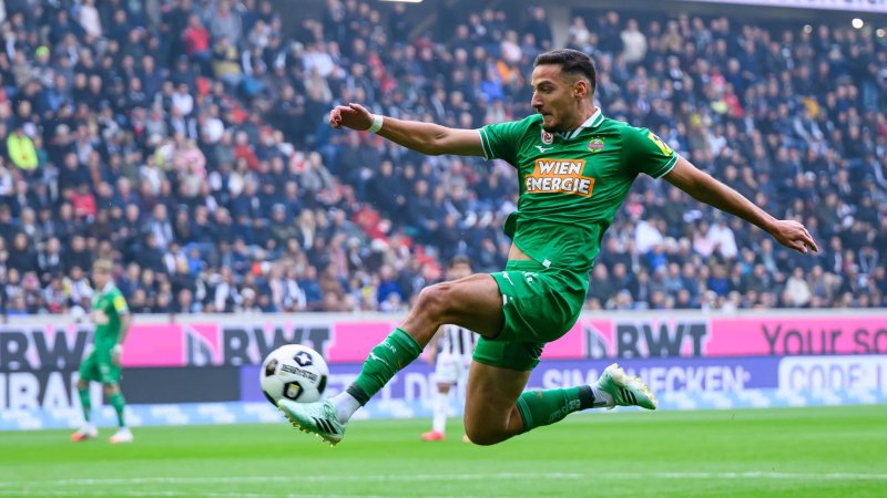 SK Rapid makes a statement at LASK
