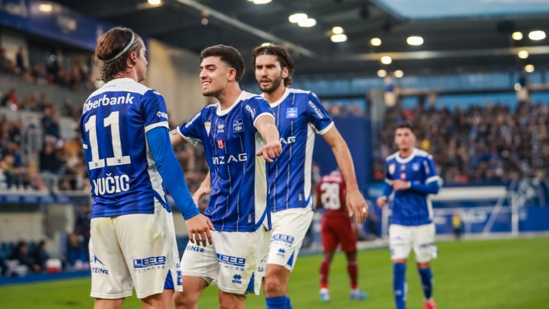 Five Goals, Two Sendings-Off! Blau-Weiß Stays Top