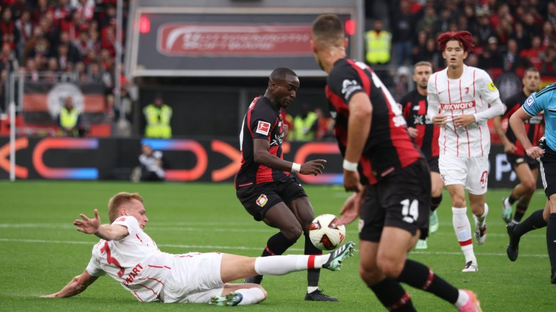Lienhart's Freiburg lose league lead in Leverkusen