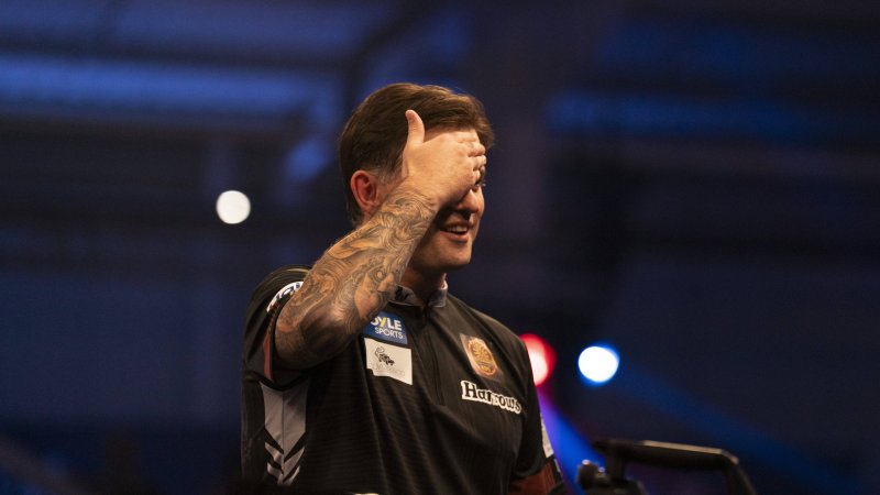 Darts European Championship kicks off with a nine-darter!