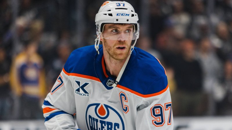 Historic! McDavid Breaks Over 40-Year-Old Gretzky Record