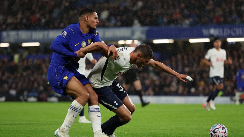 Comical Own Goal, Sending Off: Tottenham Beats Chelsea Late