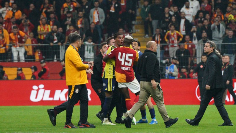 Istanbul Derby escalates after final whistle
