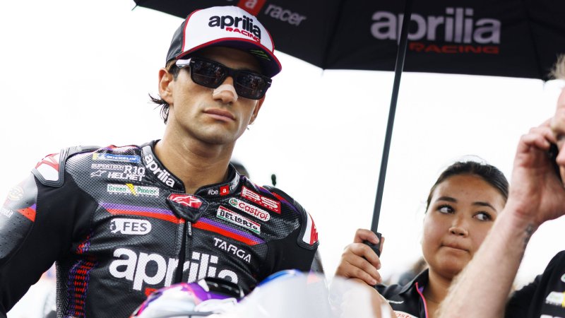 Despite wrist fracture: Martin aims to race in Malaysia
