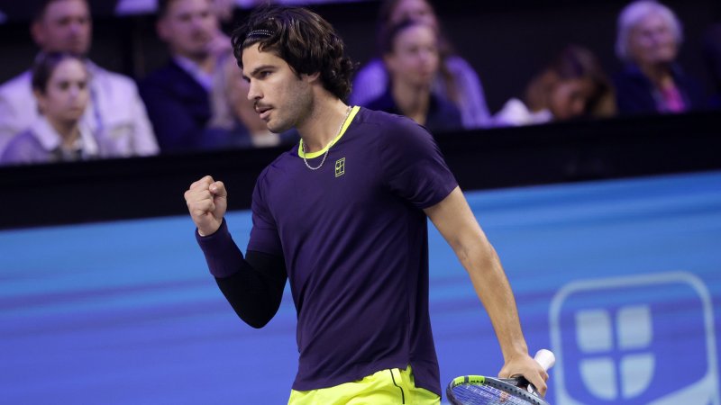 Wild Tiebreak! Alcaraz Reaches Vienna Quarterfinals